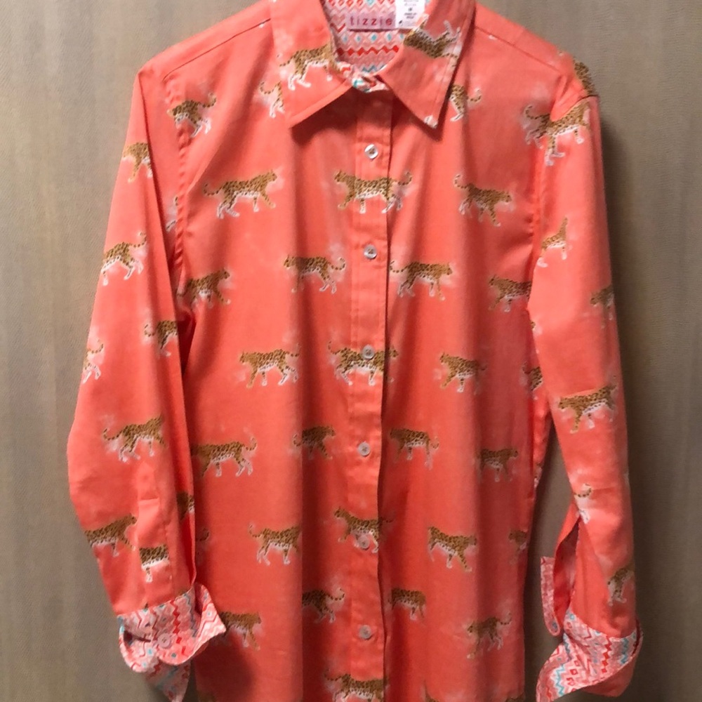 Like new! Button down shirt with Cheetah print.